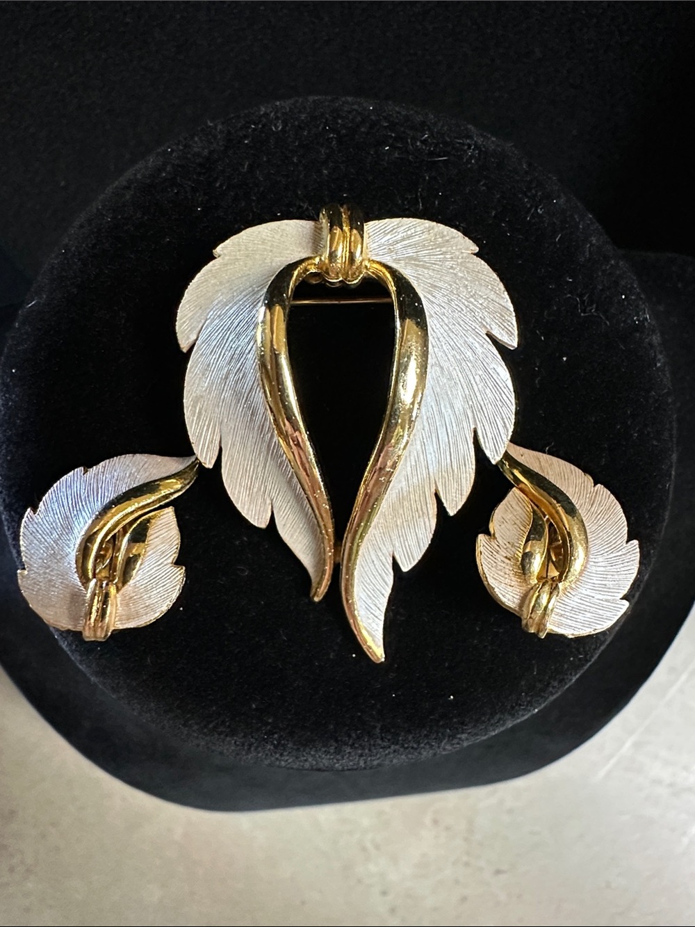 Vintage JJ Jonette Jewelry Gold Tone & White Enamel Leaf Brooch & Earring Set
